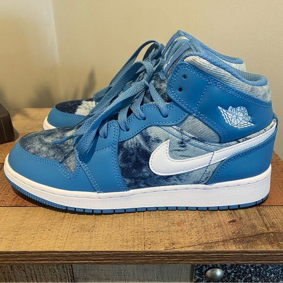 NWOB Jordan 1 mid Washed Denim - Picture 2 of 8
